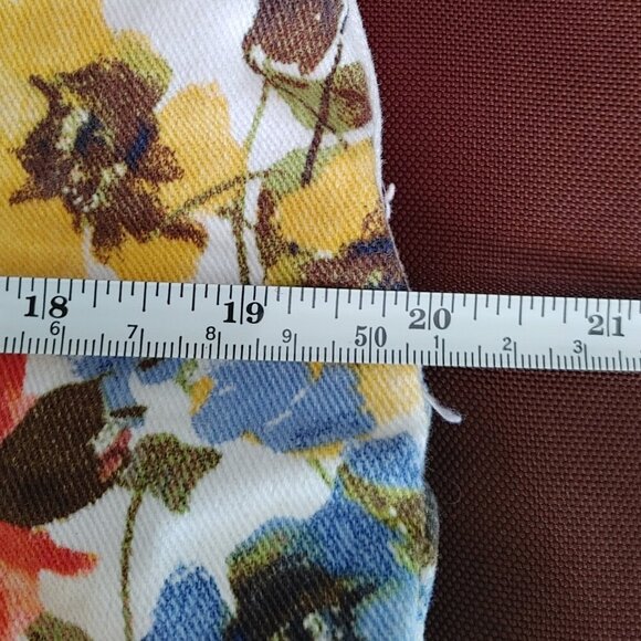 Gloria Vanderbilt Floral Bermuda Shorts White Red Size 8 - Picture 6 of 7